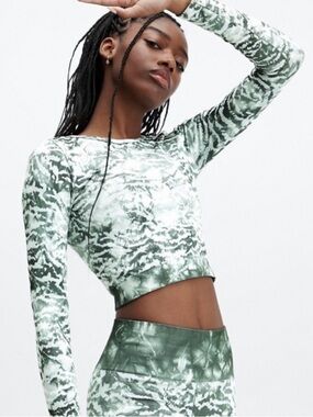 Fabletics Sage Green Tie-Dye Long Sleeve Crop Top